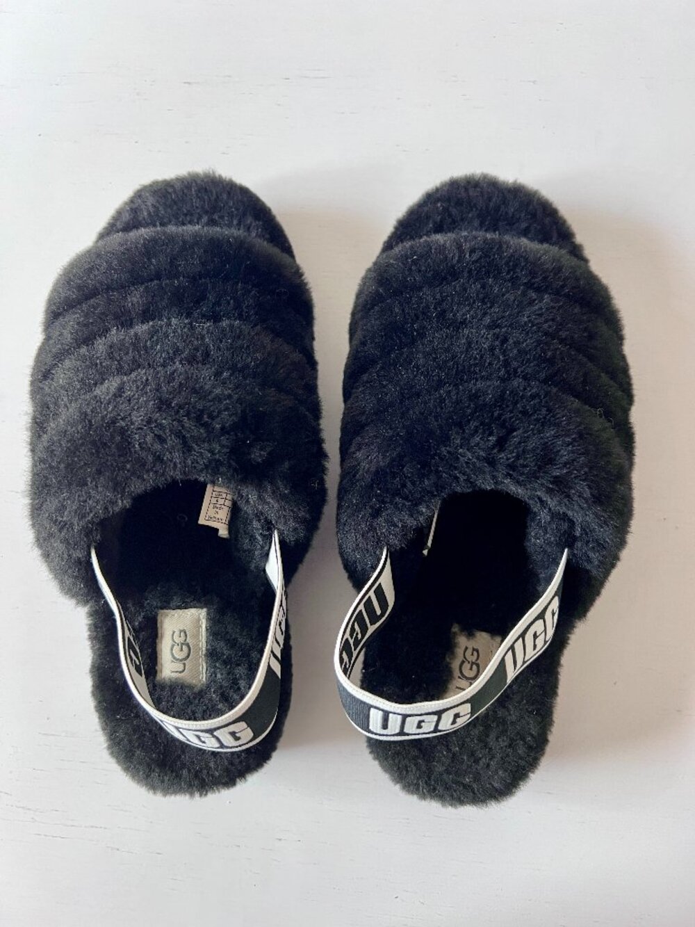 UGG Fluff Yeah Slide in Black – Size 9